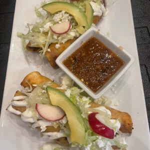 Taquitos de Tinga